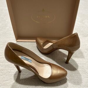 PRADA patent leather champagne size 38